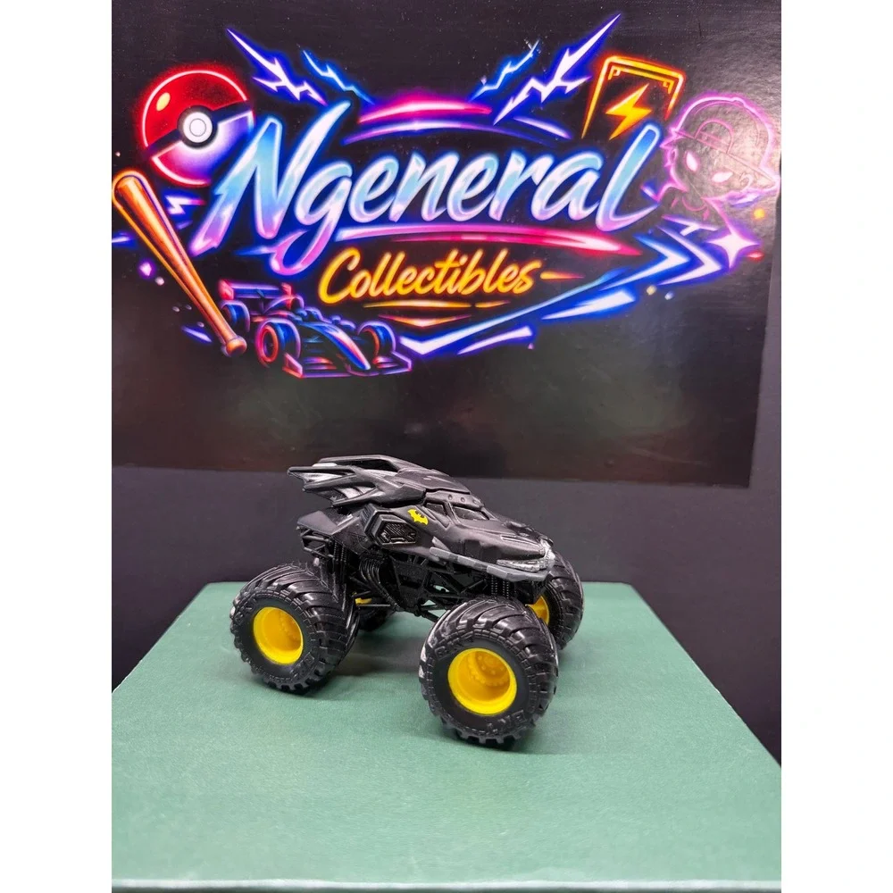 Spin Master Monster Jam Batman Monster Truck 1:64 Black Yellow DC Comics 2022
